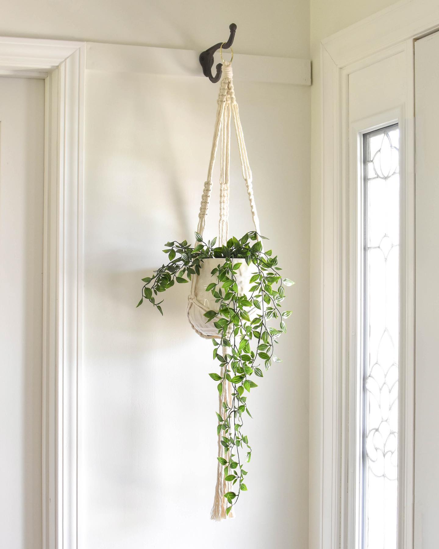 20+ DIY Macramé Plant Hanger Ideas for Boho Home Decor & Indoor Gardens