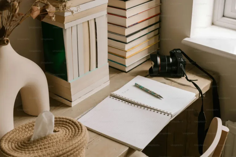 23 Chic Cubicle Decor Ideas for a Stylish Back-to-Office Reset