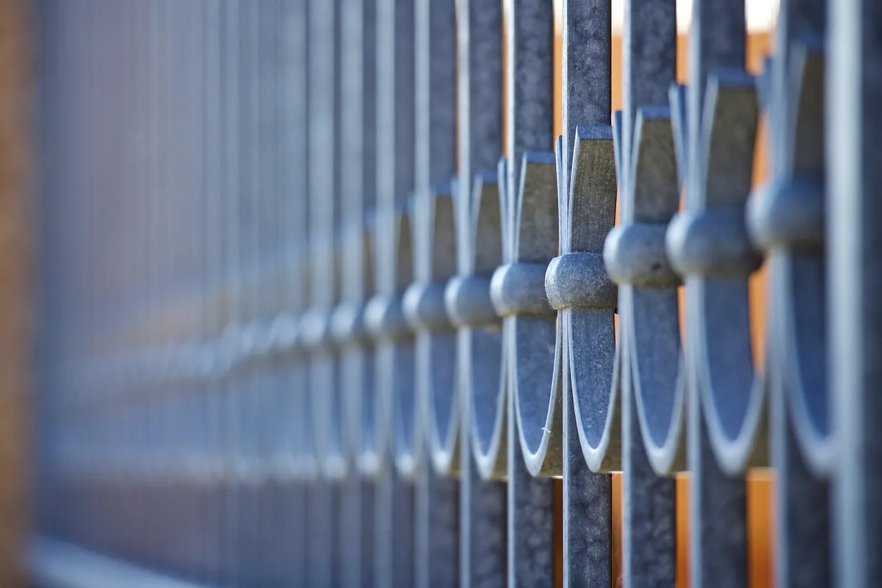 How to score a balcony railing planter before you buy
