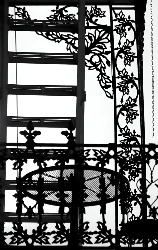 Close-up of balcony table clamp hardware adjusted on a metal railing.