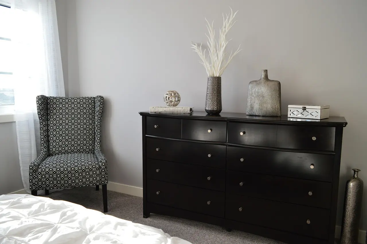 What primer should you use on laminate furniture?