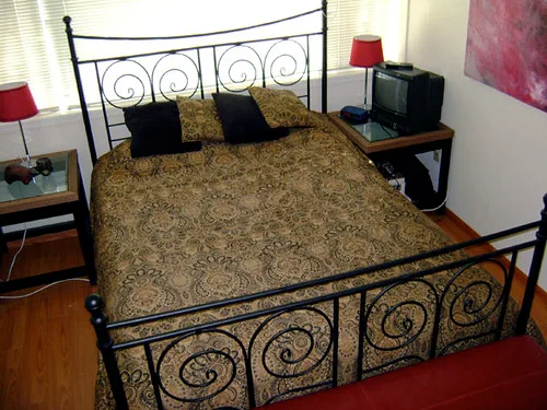 Close-up of a futon mattress corner being adjusted on a low frame