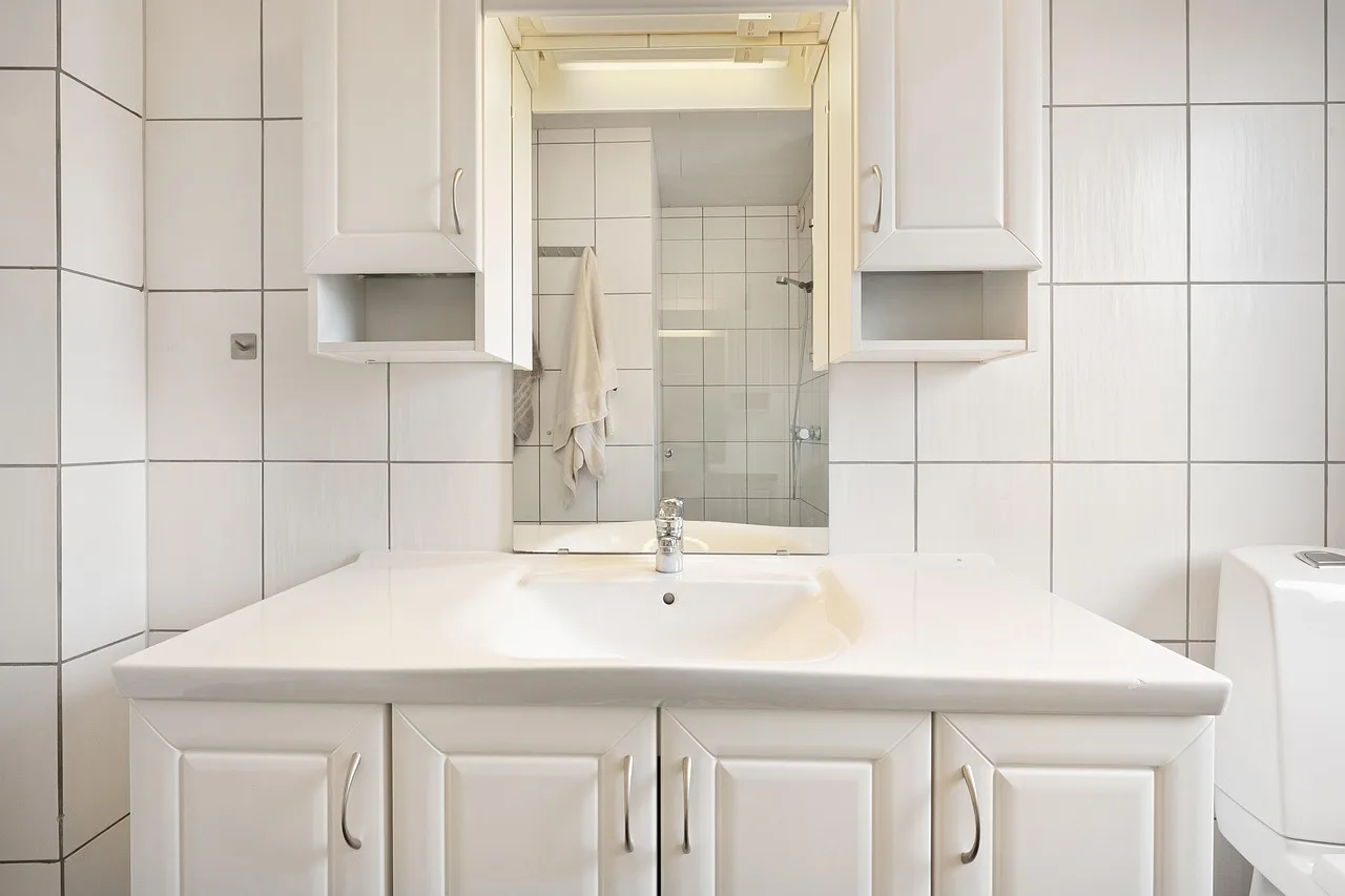 Freestanding cabinet: best for real storage