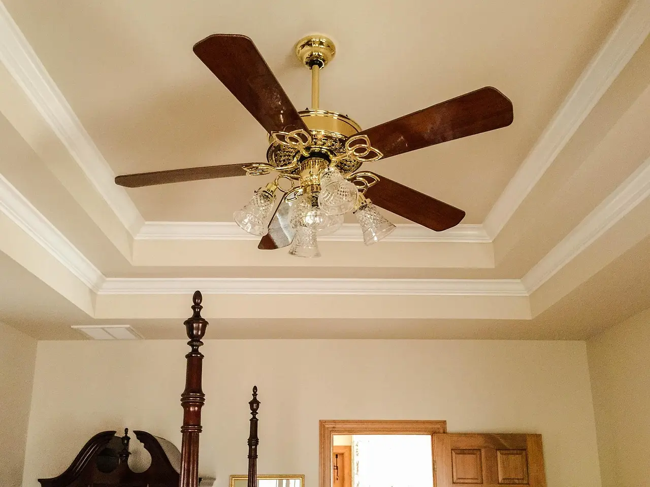 Best Light Fans for Bedrooms (2026): based on specs and reviews