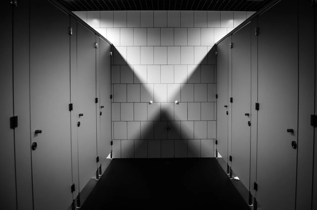 Which light quality works best in a bathroom?