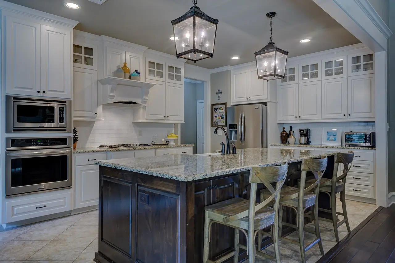 How much does it cost to paint kitchen cabinets on a budget
