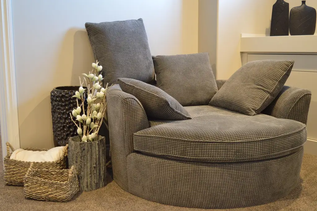 Swivel recliner: best for awkward layouts