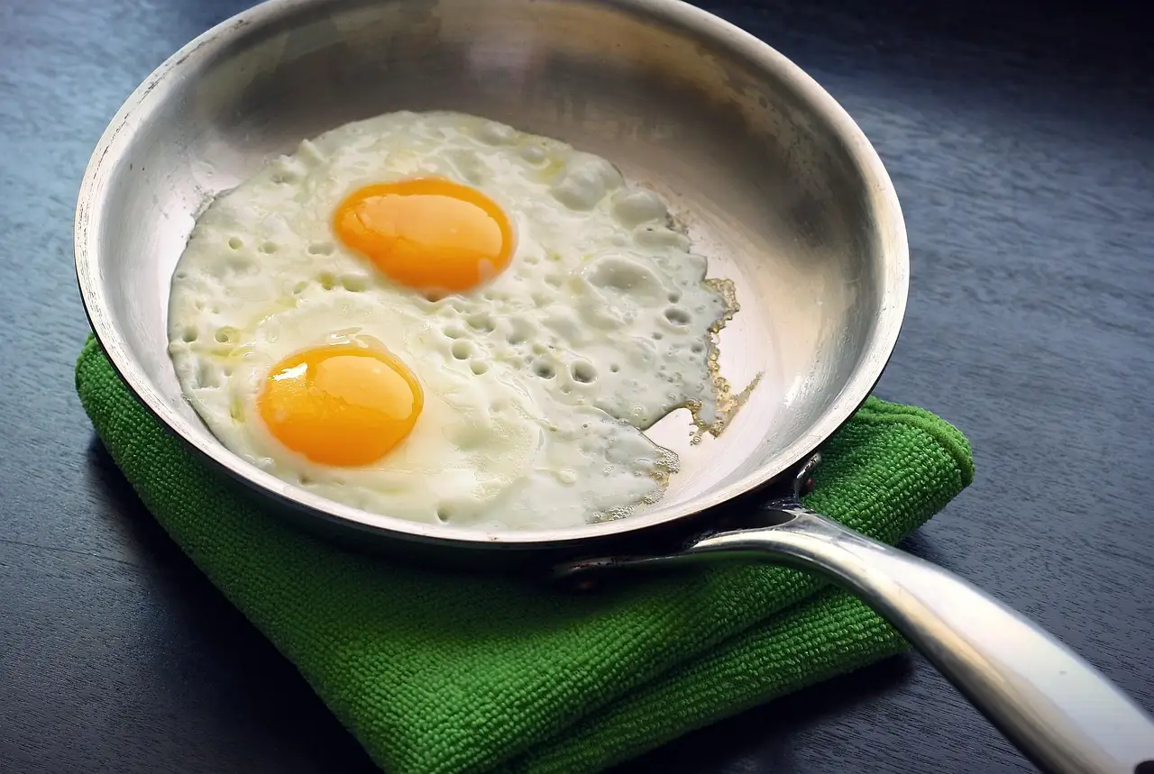 What’s the difference between a skillet, a griddle, and a roasting pan?
