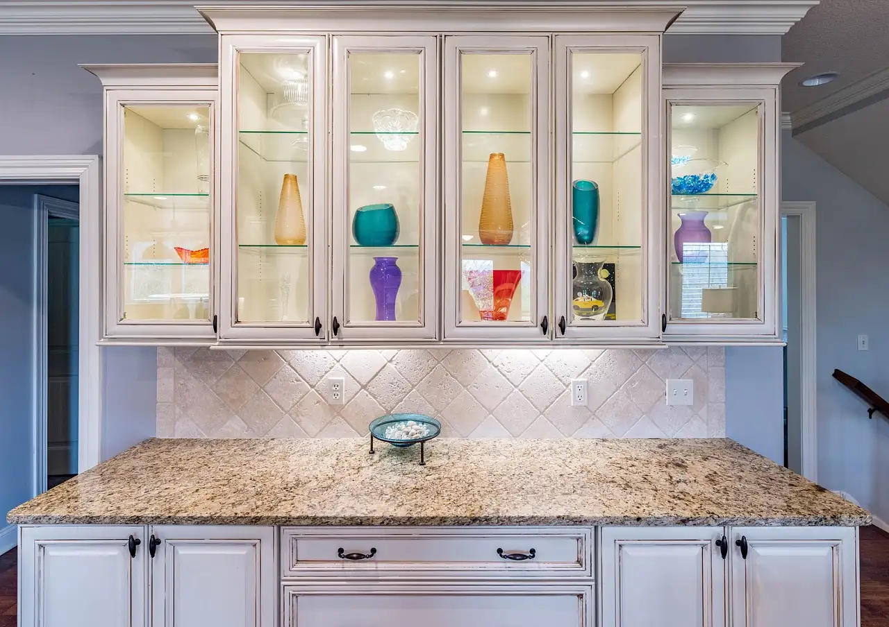 What are the main kitchen cabinet styles and constructions?