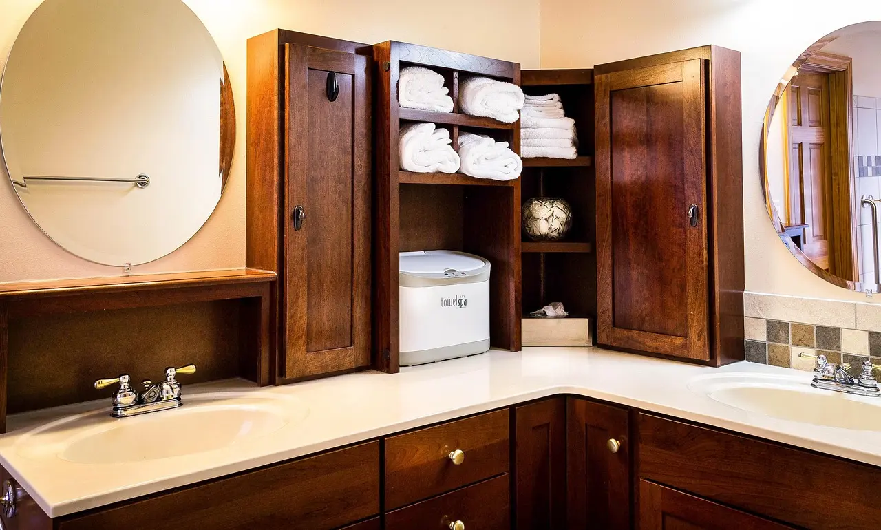 Storage Cabinet vs Open Shelving for Bathroom Guide