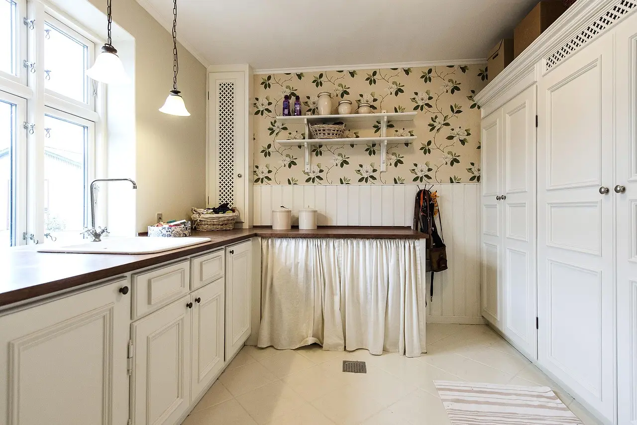 Storage cabinet vs open shelving for bathroom: the core trade-off