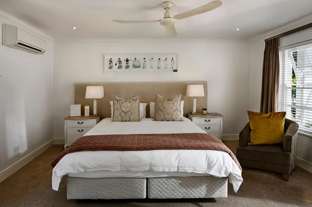 Transform Your Bedroom with These Stunning Decorative Pillow Ideas