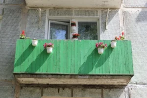 Balcony Planters vs Hanging Planters: Which Fits Best?
