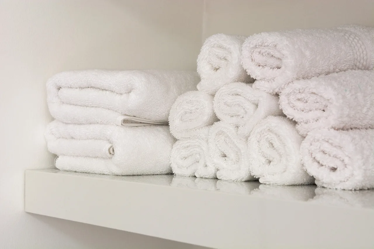 Corner shelf unit: best for awkward angles