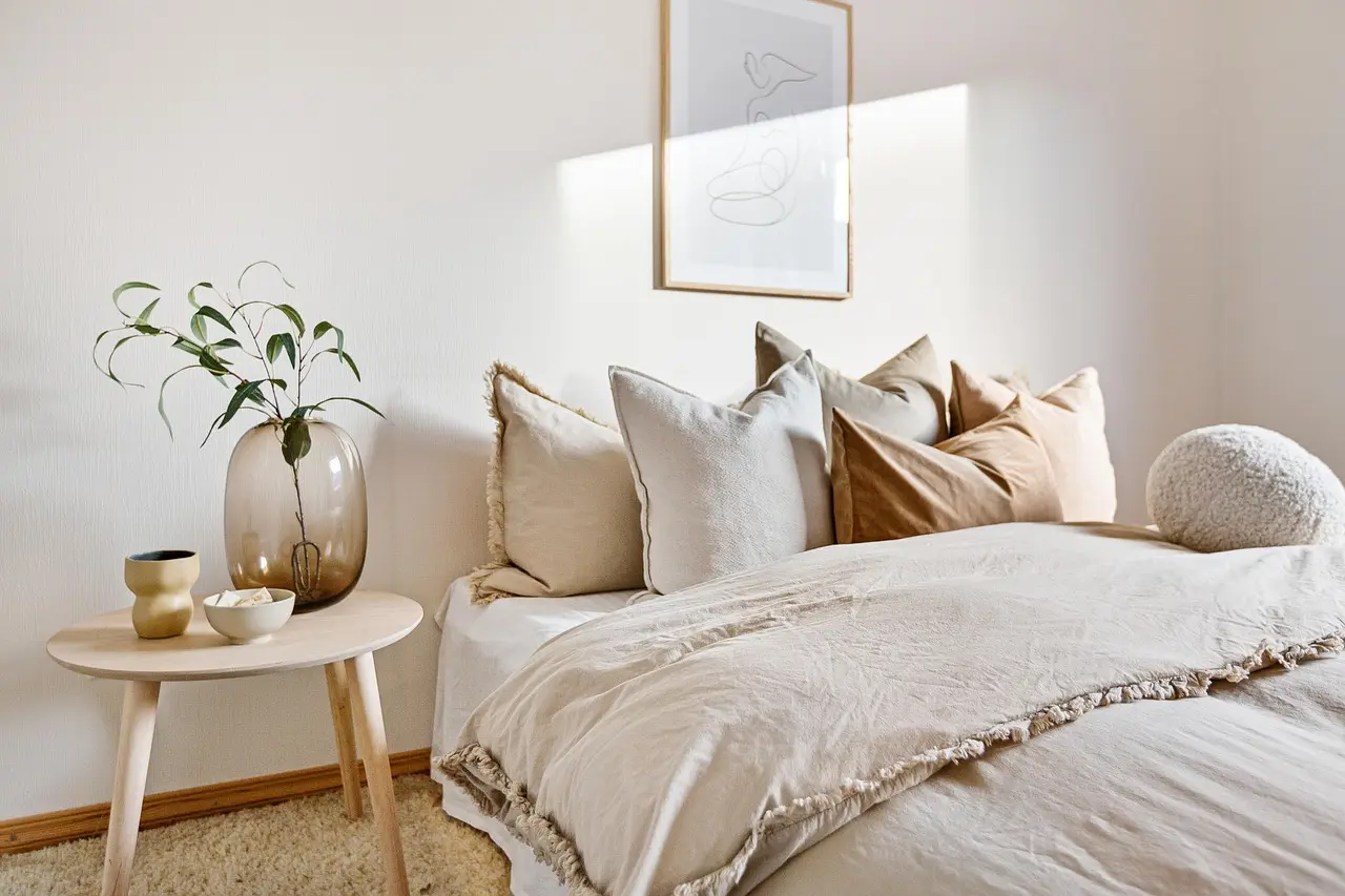 Bedroom wall art decision table