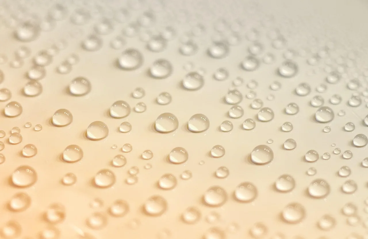 Clear silicone for small repairs: best for tiny gaps