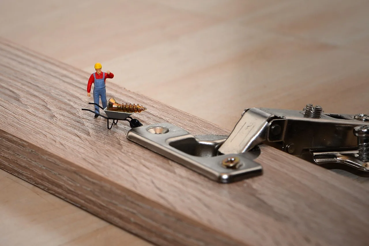 Which hinge type works best for inset cabinet doors?