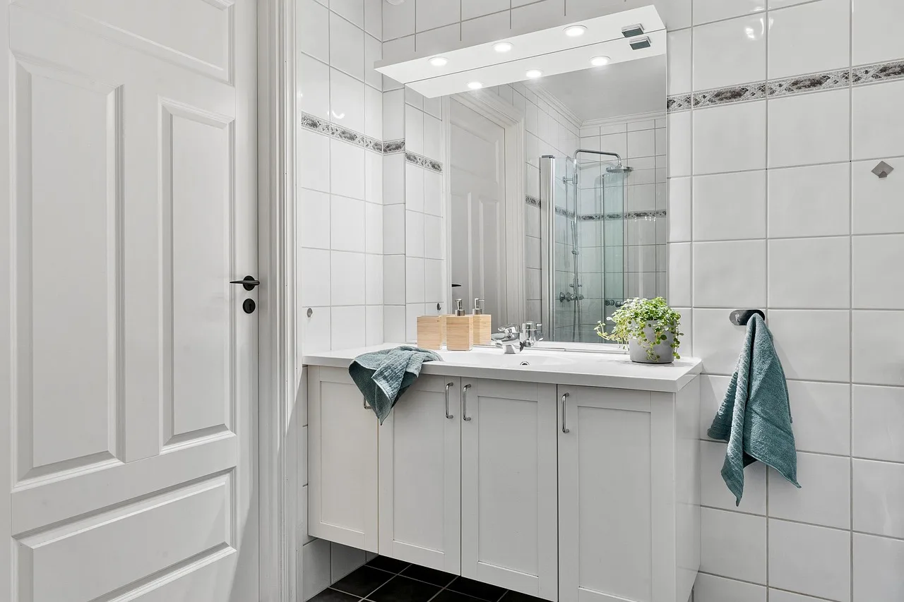 Cabinet pulls vs knobs: the real trade-off