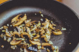Sauté Pan vs Skillet