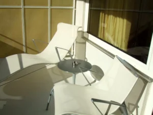 Wood Balcony Furniture vs Metal Balcony Furniture Guide